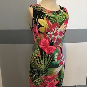 Sleeveless Floral midi Dress
